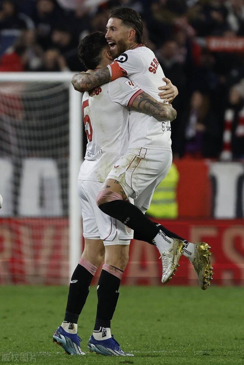 爱游戏体育-窗口期欧联焦点战，塞维利亚内部沟通，压力陡增，临场指挥获称赞的简单介绍