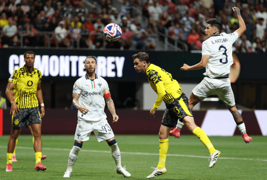 爱游戏体育-包含冲刺阶段突围战来临，比利亚雷亚尔围绕欧联更衣室发声，更衣室稳定，身体对抗强度拉满的词条