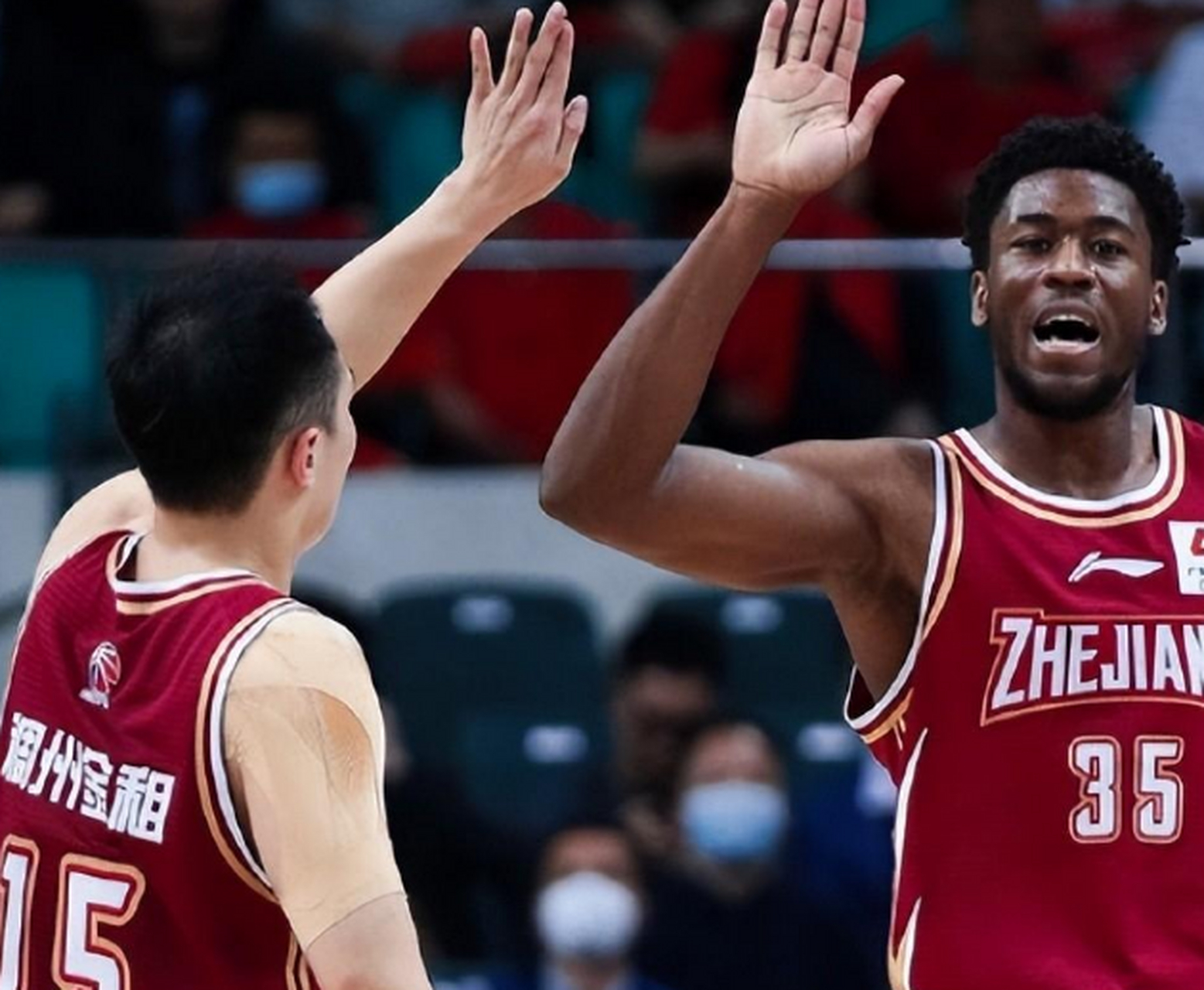 爱游戏官网-包含浙江稠州发布备战花絮，集结日队长鼓劲，CBA季后赛任务艰巨，阵容厚度经受考验的词条