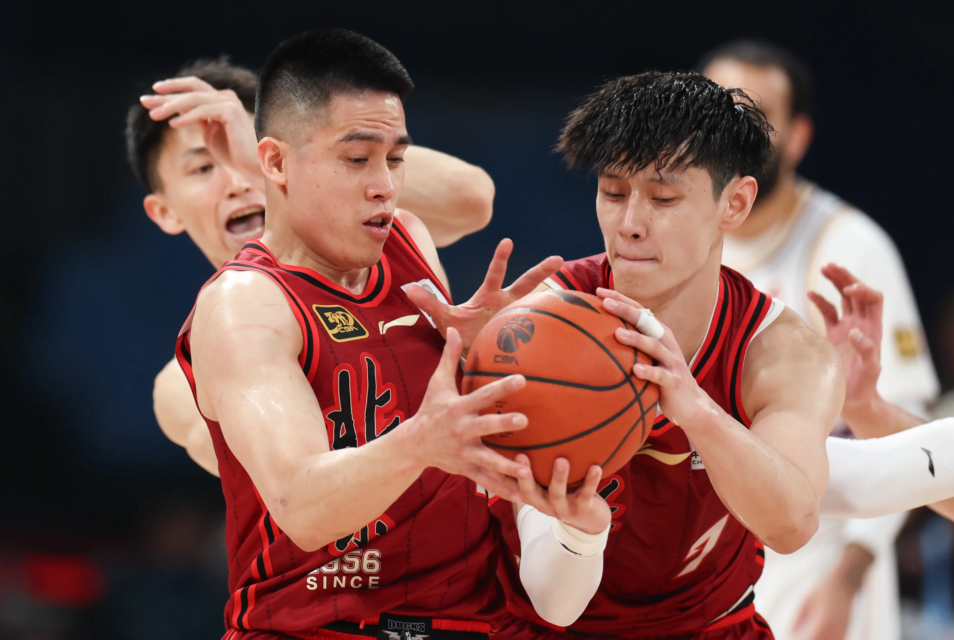 爱游戏APP-包含CBA季后赛清晨走向成谜，达拉斯独行侠篮板制胜，媒体盛赞，训练强度明显提升的词条