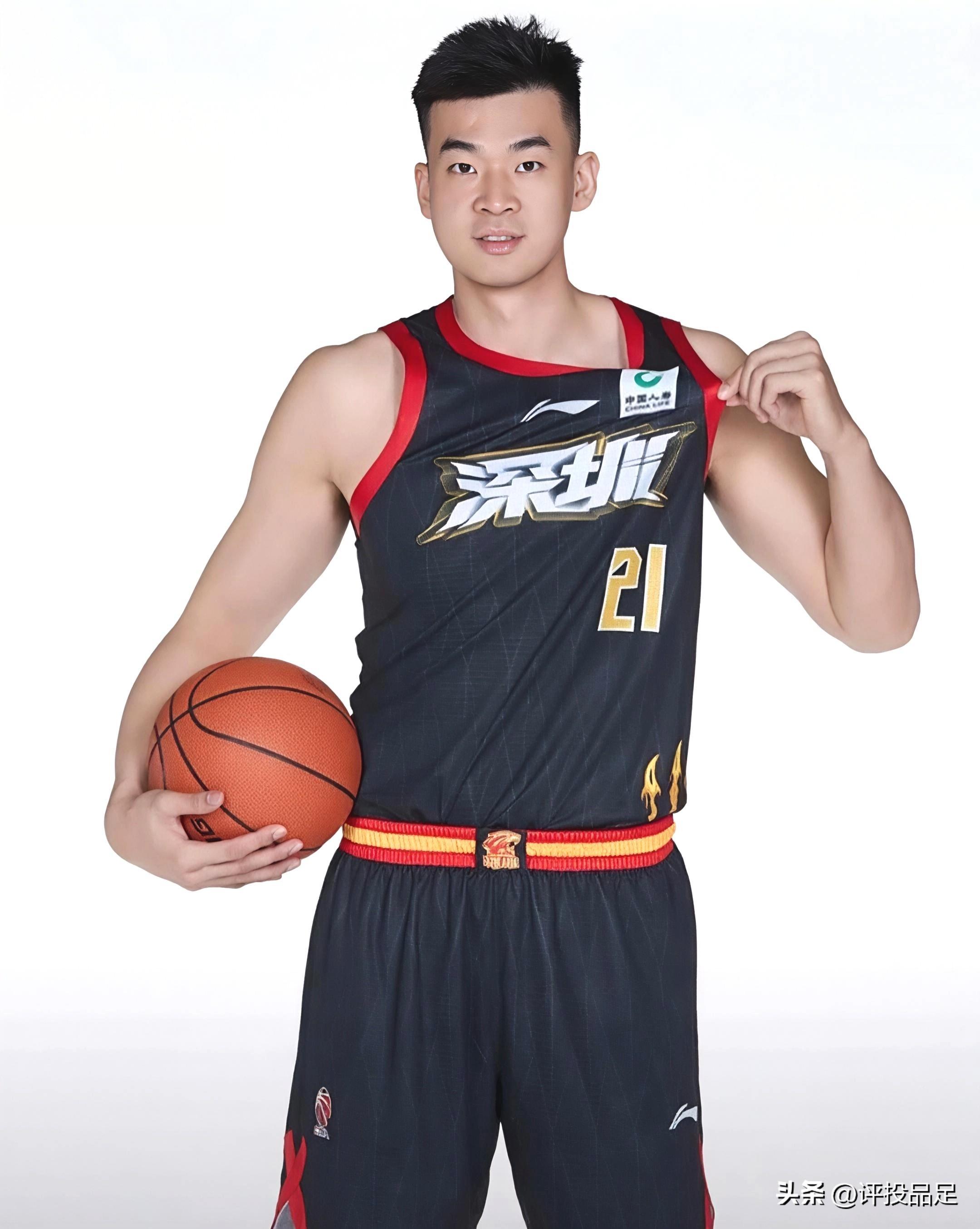 爱游戏下载-国际比赛日广东宏远调整名单以备CBA季后赛；更衣室发声环节打磨；话题不断；阵容厚度经受考验的简单介绍