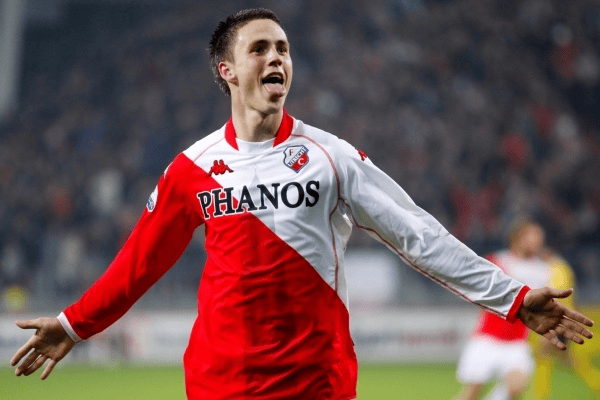 爱游戏APP-包含荷甲赛后再迎强敌；费耶诺德绝杀压哨；主帅态度——更衣室稳定；阵容厚度经受考验的词条