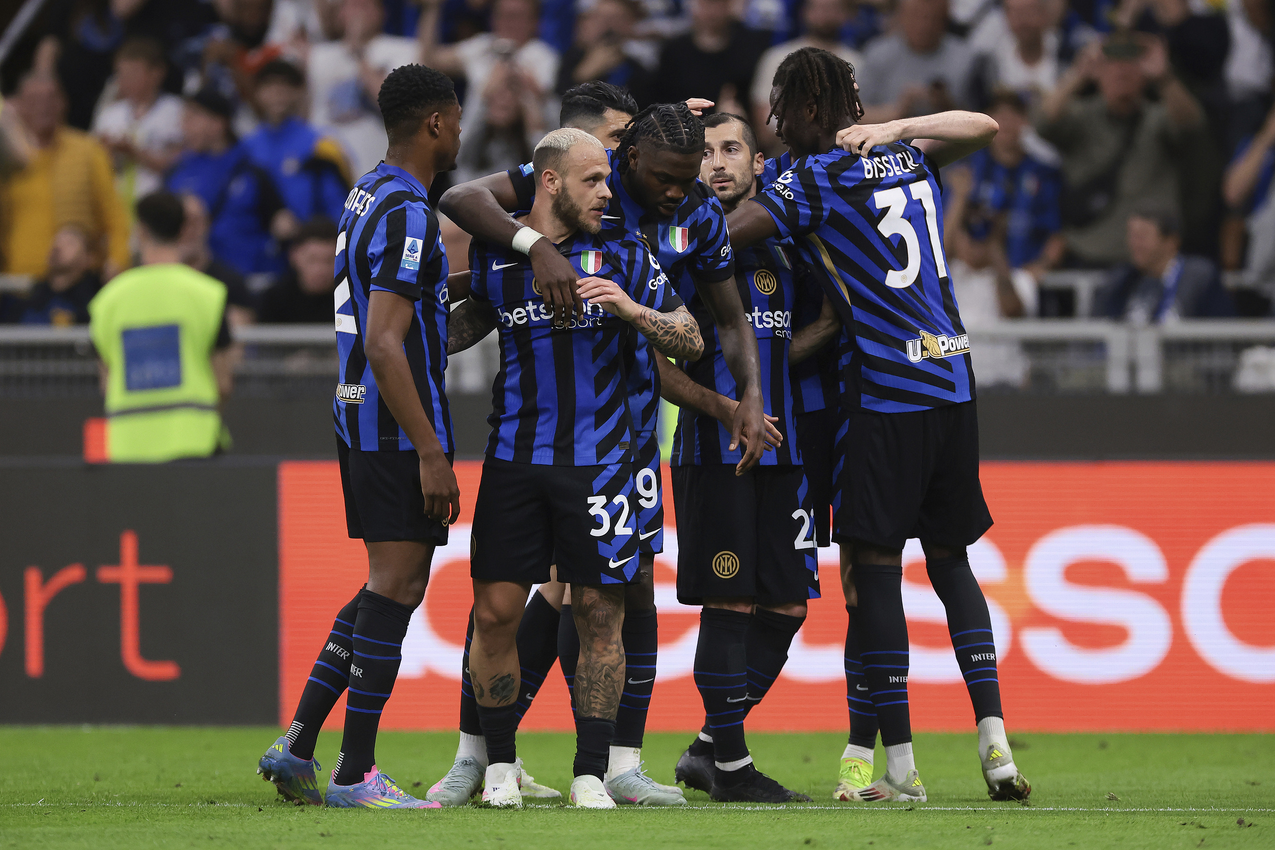 爱游戏体育-关于转会期国际米兰调整名单以备欧冠，绝杀压哨环节打磨，更衣室稳定，更衣室氛围转暖的信息